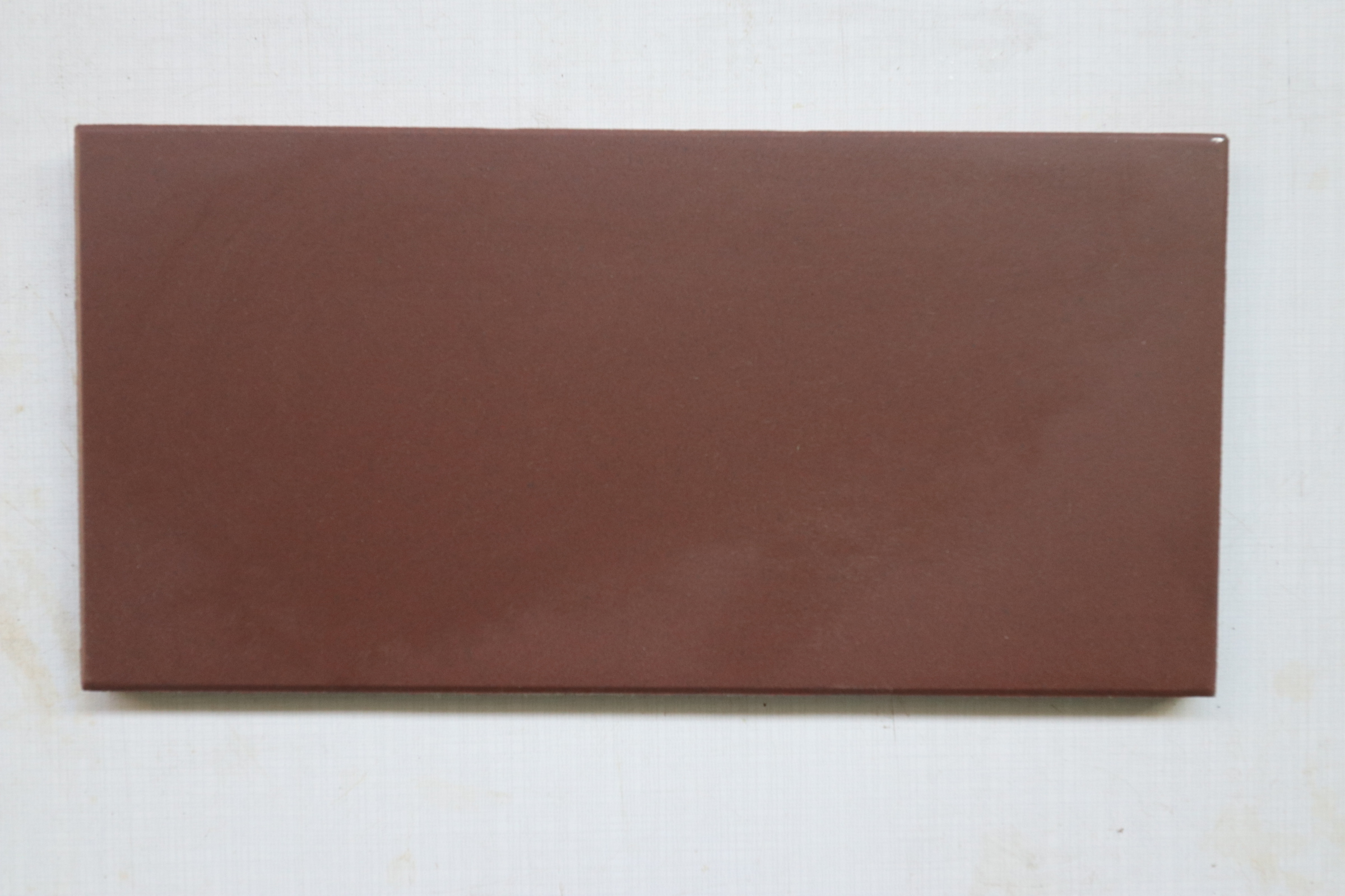 Keramisk uglaseret flise 10x20cm brun tegl farve