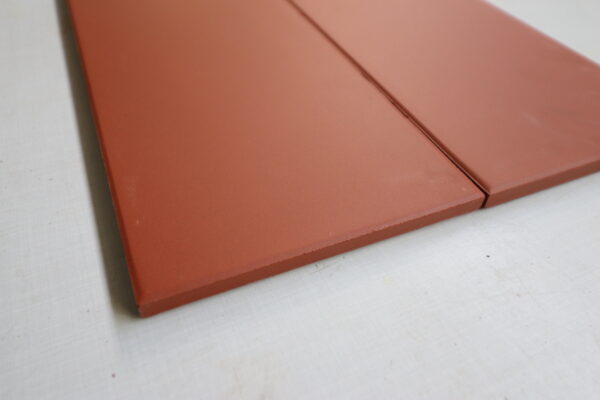 Keramisk uglaseret flise 10x20cm lys rød tegl farve