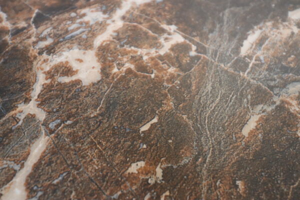 Glaseret flise 33,3x33,3cm Brun marmoreret.