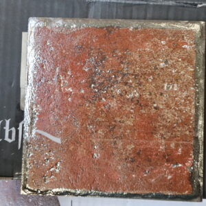 Glaseret flise METALIC RED 15x15cm.