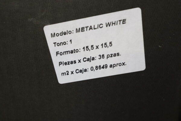 Glaseret flise METALIC WHITE 15x15cm